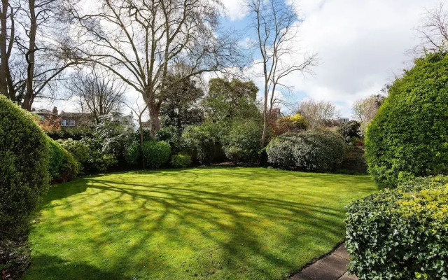 Perfect Pied-a-terre in Clapham by Underthedoormat