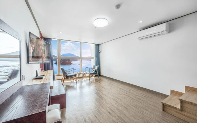 Tongyoung MartisBeach Pension