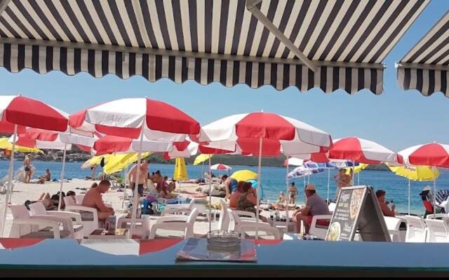 A2-apt w. Shared Pool & Balcony,next to the Beach