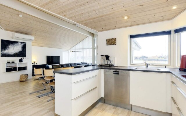 6 Person Holiday Home in Vaeggerlose