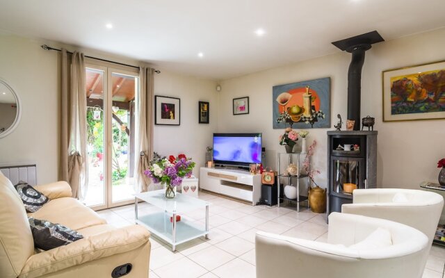 Beautiful Holiday Home in Espere with Swimming Pool