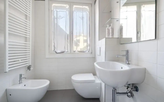 Venice Guggenheim Apartment by Wonderful Italy