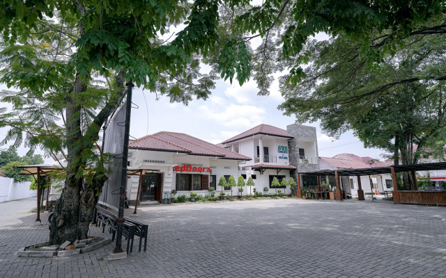 RedDoorz @ Avros Guest House Medan