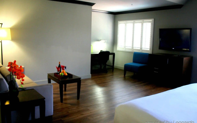 The BLVD Hotel & Suites