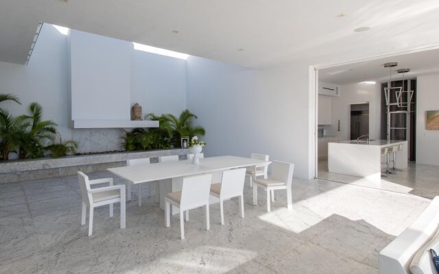 Modern 4 Bedroom Pedregal Villa Reduced Nightly Rate for 4+ Nights at Villa Besame