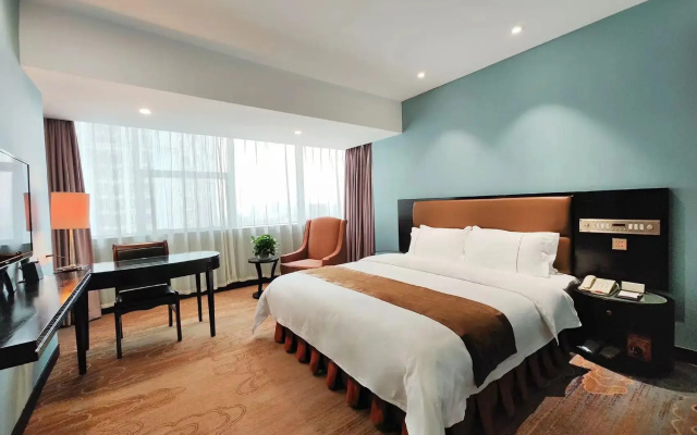 Skyline Plaza Hotel