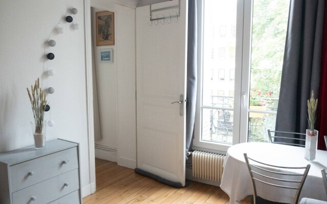 Beautiful Charming and Bright apt Near Paris