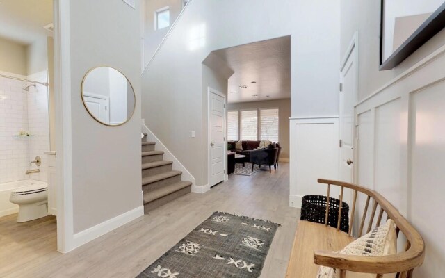 Desert Serenity 4 Bedroom Apts by Redawning