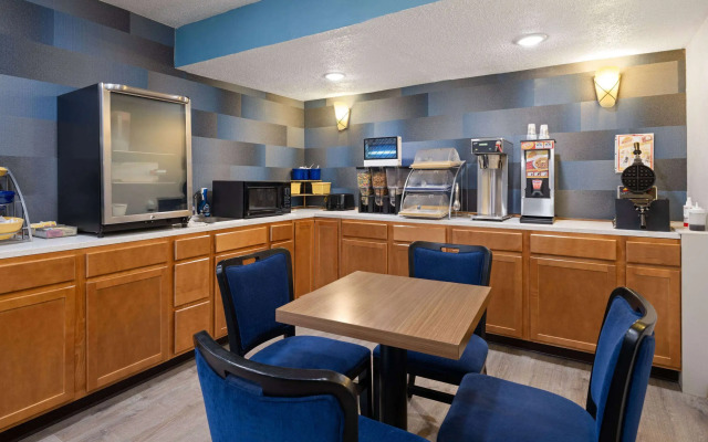 Days Inn & Suites by Wyndham Kokomo