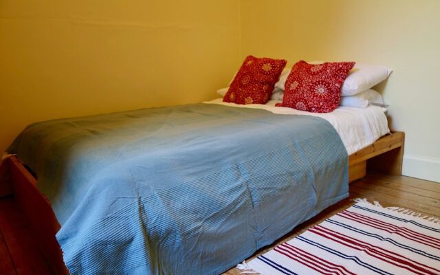 Spacious 2 Bedroom Home In Leith