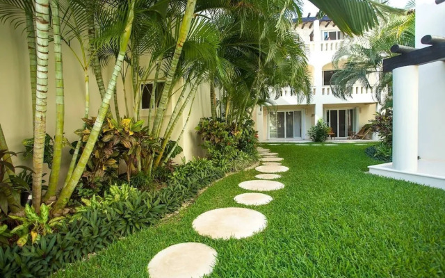 1BR Condo - Best Location! Pool+beach! Sleeps 4!!