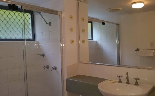 Sunrise Cove Holiday Apartments