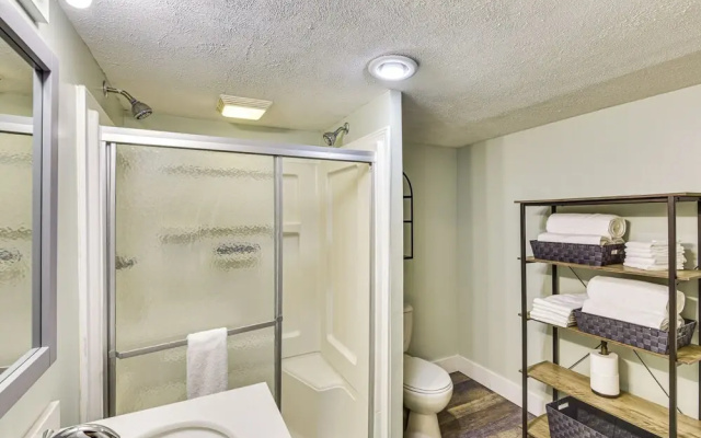 < 1 Mi to Notre Dame: Family-friendly Home!