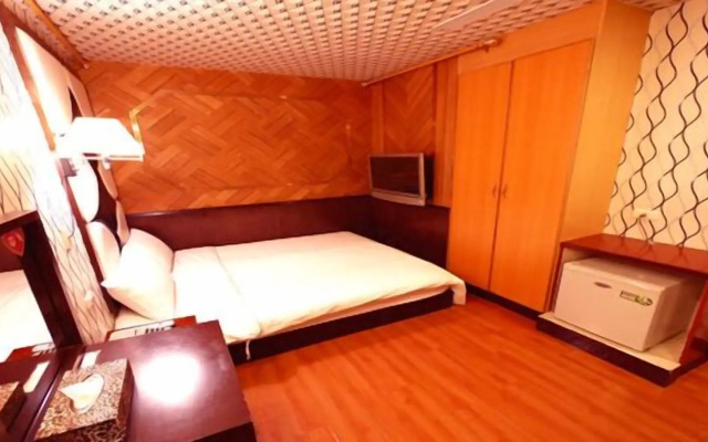 Fuchia Hotel