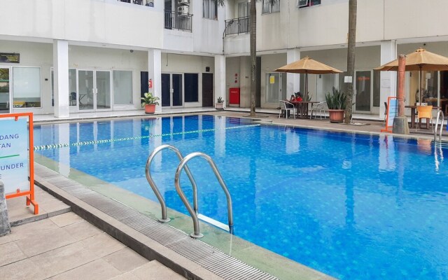 Restful And Simply 2Br At Sky View Apartment
