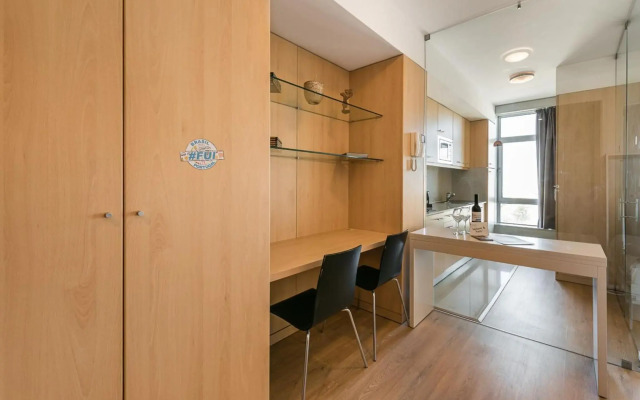 Dragon Stadium Studio w Balcony by LovelyStay