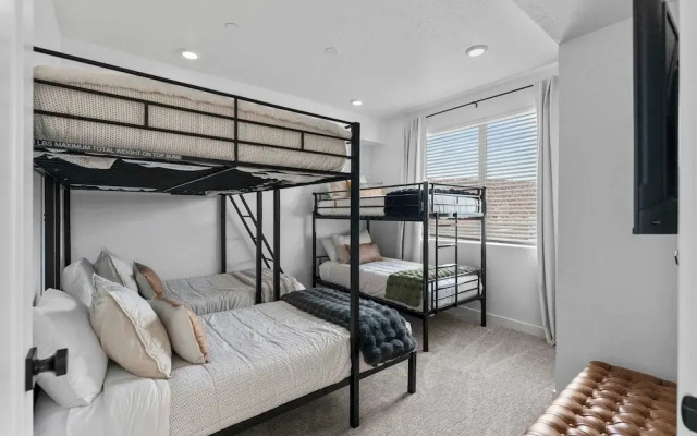 Terra Vista Stay for 8