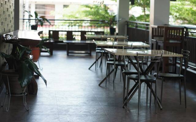 Madonna Hometel and Suites