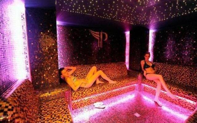 Plaza V Business and SPA