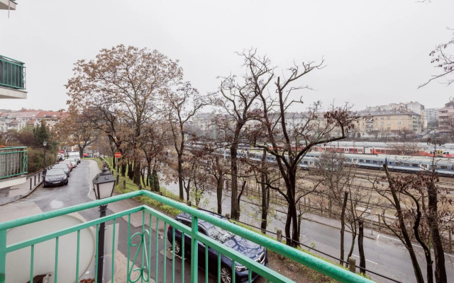 Minded Manor Apartment