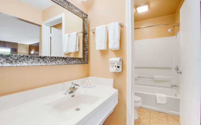 Columbus Inn and Suites