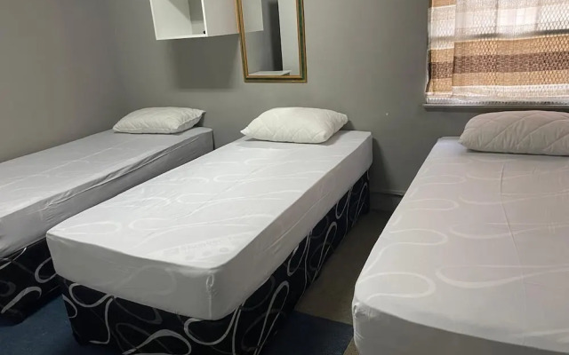 Golden gate guesthouse 0787391431