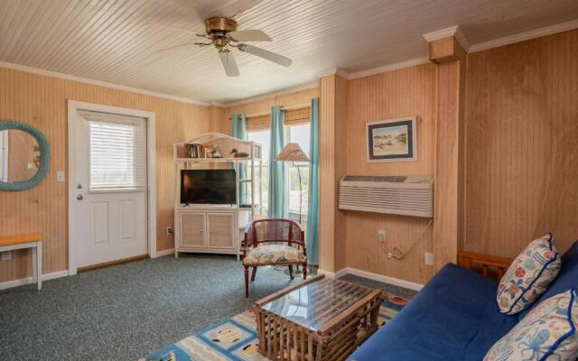 Beach Barracks by Oak Island Accommodations