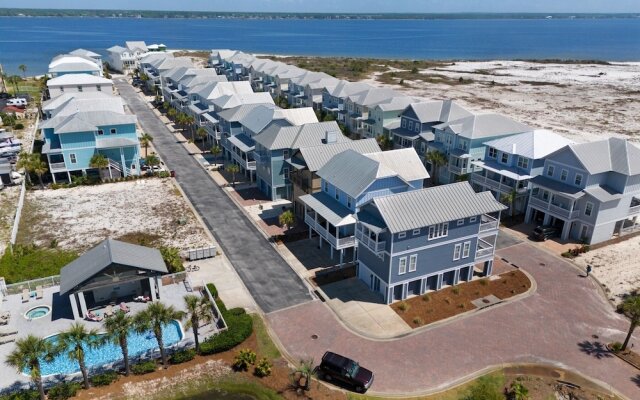 Bay Side 4 Bedroom Home by RedAwning