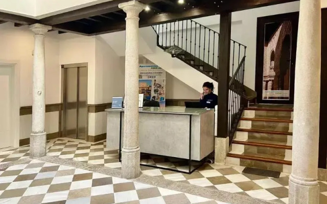 Apartamentos Puerta Elvira Suites 3000