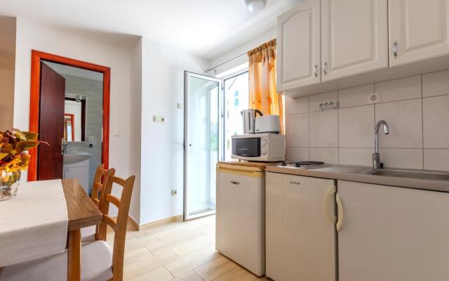 Awesome Apartment in Duce With Wifi and 1 Bedrooms