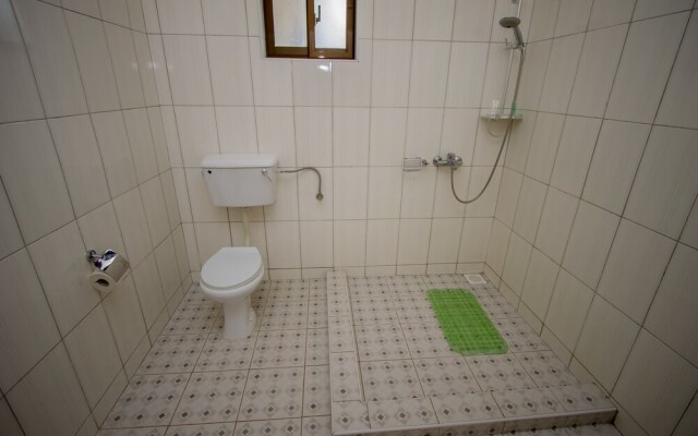 Tuzza Hotel