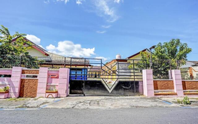 SPOT ON 92372 Rinda Homestay Syariah & Resto