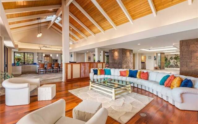 Waterfall House 4 Bedrooms 3.5 Bathrooms Condo