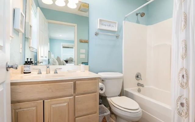 Selah 3 Bedroom Home by RedAwning