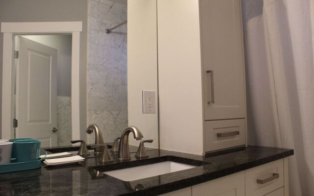 Chef's House Okanagan by Elevate Rooms