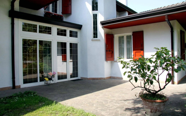 Vanessa House