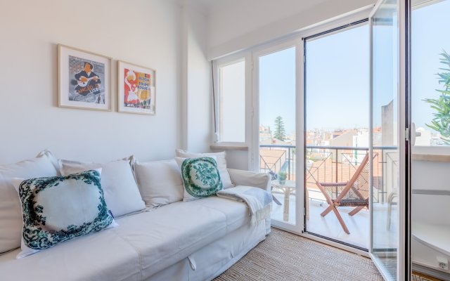 Renovated Sunny Apartment with Balcony, By TimeCooler