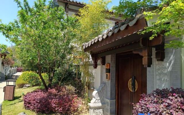 Heyue Hot Spring Villa Hotel