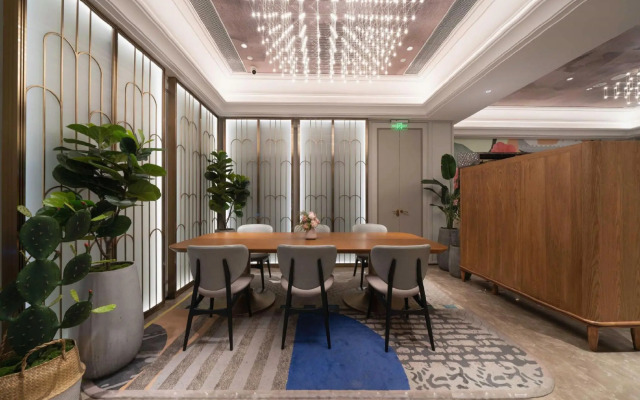 Mercure Chongqing Jiefangbei Hongya Cave