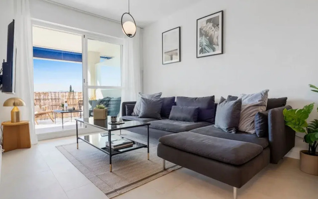 Sunny Getaway With Pool in Marbella - Ref M54