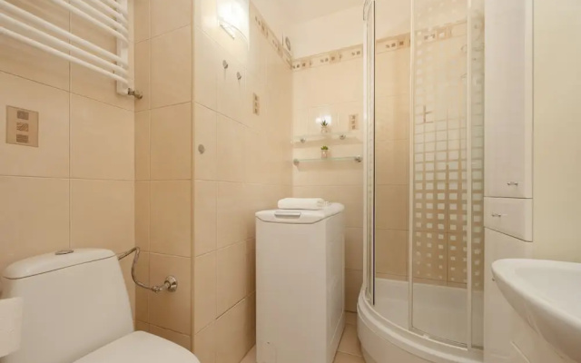 Apartment With Balcony for 2 by Renters