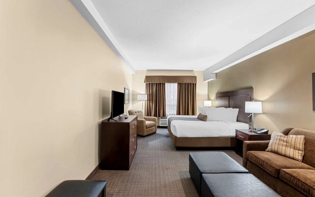 Best Western Plus Lacombe Inn & Suites