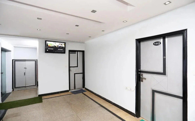 Hotel3BS Houses Dx by OYO Rooms