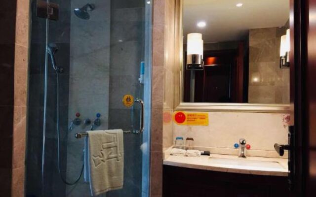 Tianshang Renjian Hotel (Yueyang Food Street)