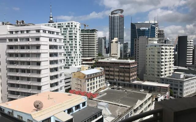 Cosy 2 Bedroom CBD Apartment With Balcony