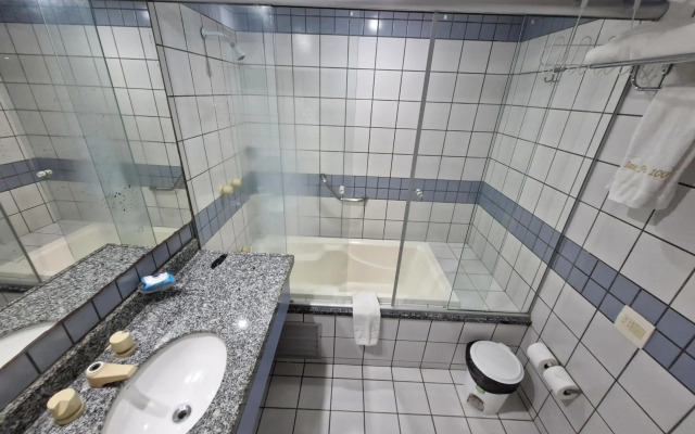 Iate Plaza Hotel