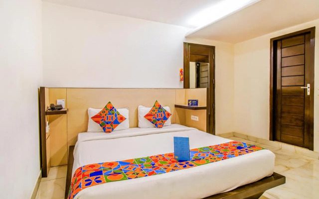 Fabhotel White Klove