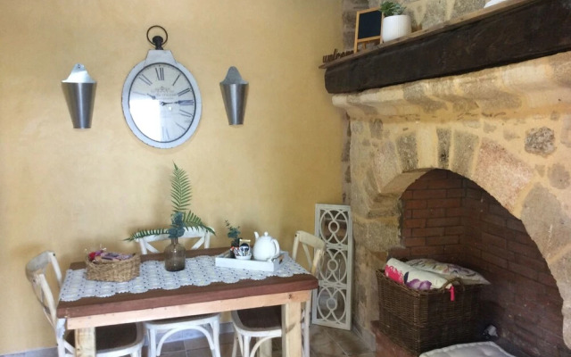 George & Alexandra's Apartments