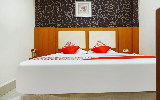 OYO Flagship 91245 Rika Hotel Makassar