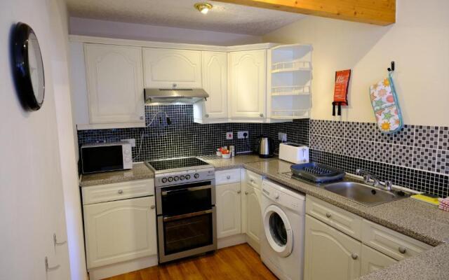 Lovely 1-bedroom apartment with free parking